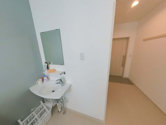 洗面台と廊下