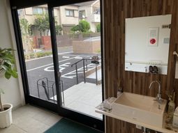 出入口と洗面台