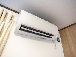 壁掛けエアコンのある部屋  
