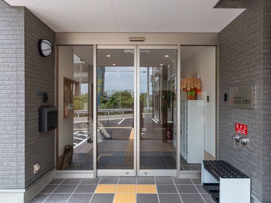 広々としたエントランス