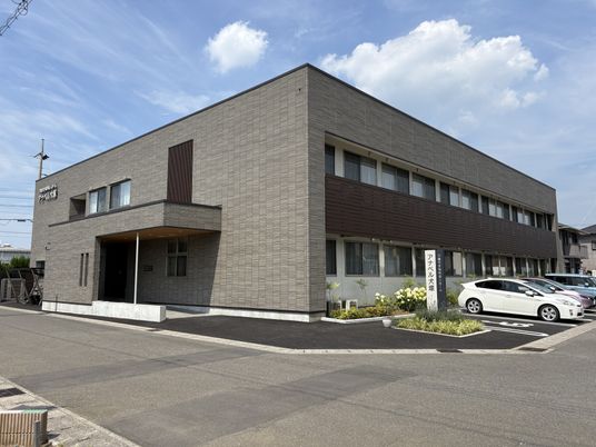 現代的な建物外観