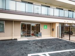 ガラス扉の入り口