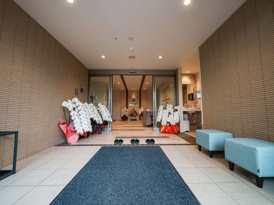 開放的なエントランス