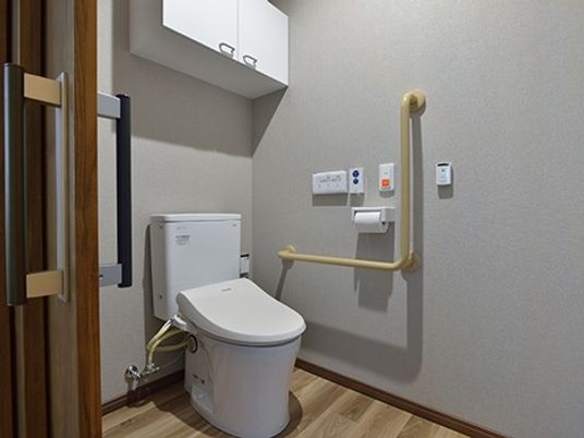 手すり付きトイレ  