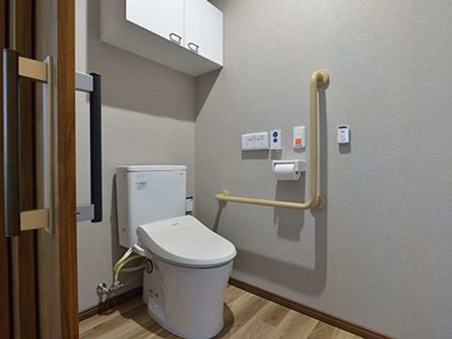手すり付きトイレ  