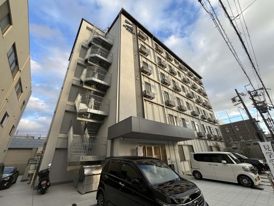 立派な建物の外観