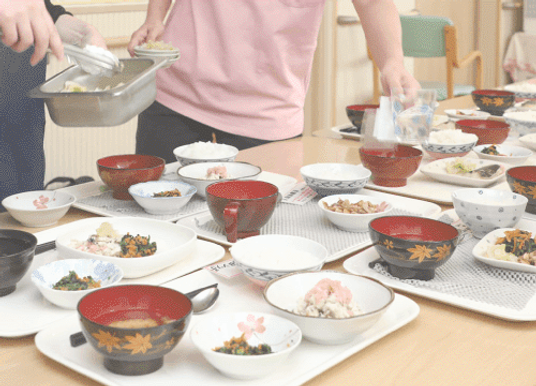 彩り豊かな食事の準備