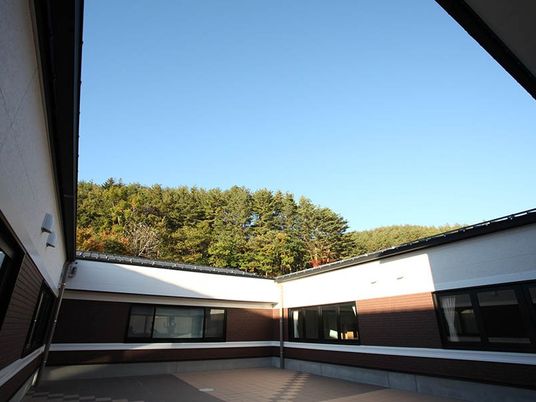中庭と青空  