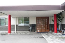 エントランスの穏やかな外観