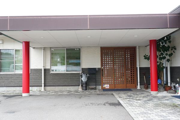 エントランスの穏やかな外観