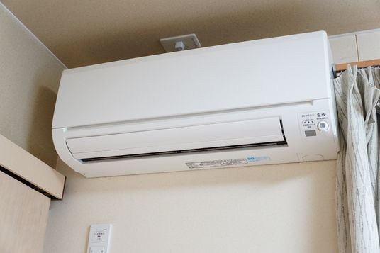壁掛けエアコンのクローズアップ