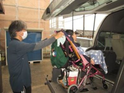 利用者を乗せる場面