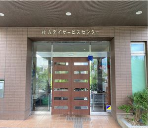施設のエントランス