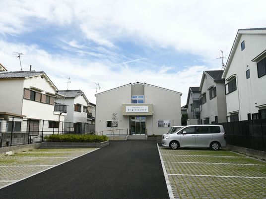 建物正面の外観  
