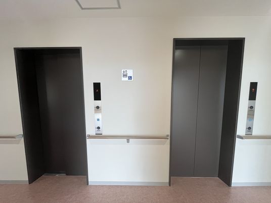 静かなエレベーター