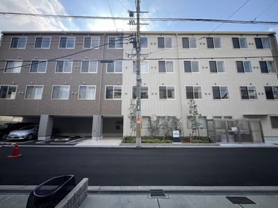 落ち着いた外観の建物