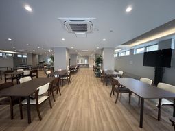 広々としたラウンジ