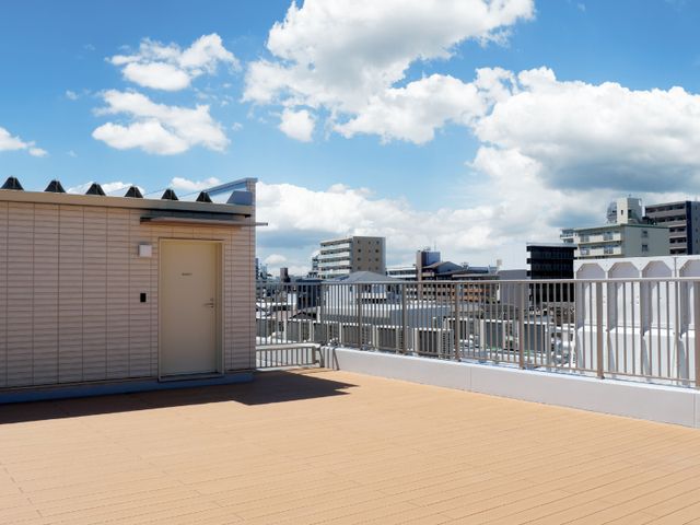 開放的な空間の屋上 テラス 開放的な屋上テラスです。晴れた日には息抜きの場として、ご利用いただけます。