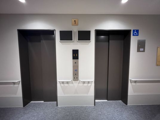 車椅子対応エレベーター
