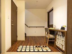 落ち着いた色調の居室