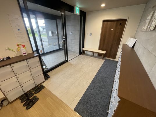 落ち着いた雰囲気の入り口
