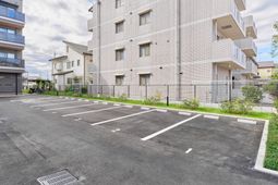 開放的な駐車場
