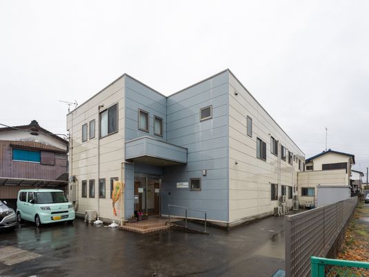 静かな住宅街の外観