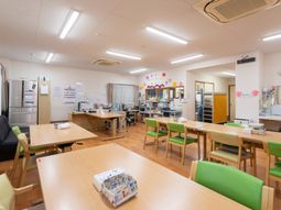 自然光が入る広々としたリビング