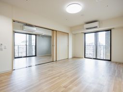 明るい居室の空間  