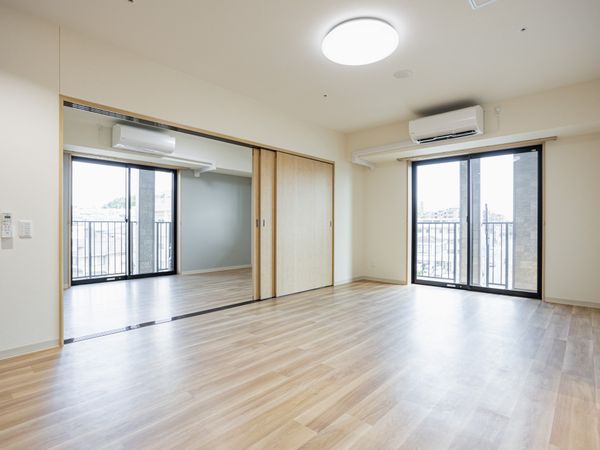明るい居室の空間  