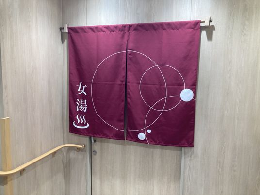 柔らかな入り口の暖簾