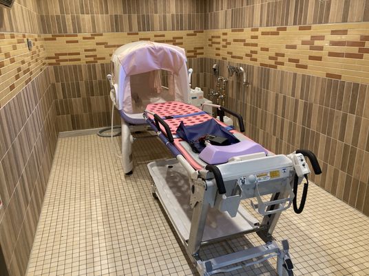 快適な設備の浴室