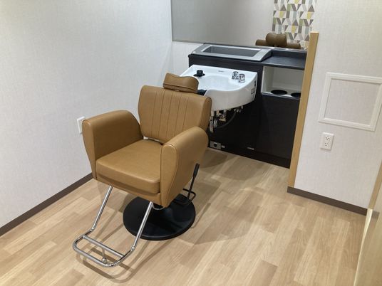理美容室の椅子と洗面台