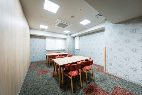 落ち着いた雰囲気の多目的室