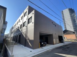 光が輝く外観