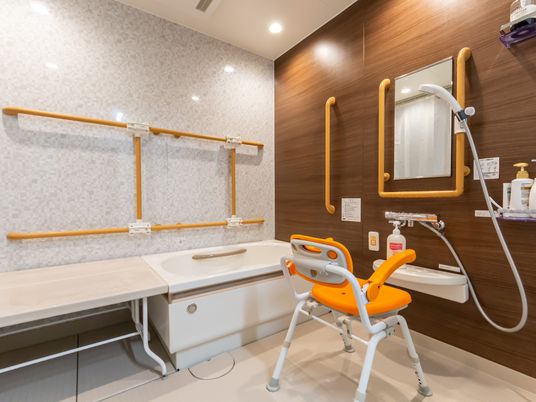 快適な設備の浴室