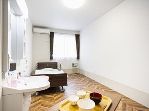 ベッドと洗面台のある部屋