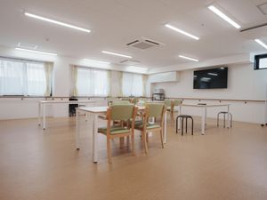 窓が多い明るい場所