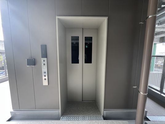 車椅子対応のエレベーター