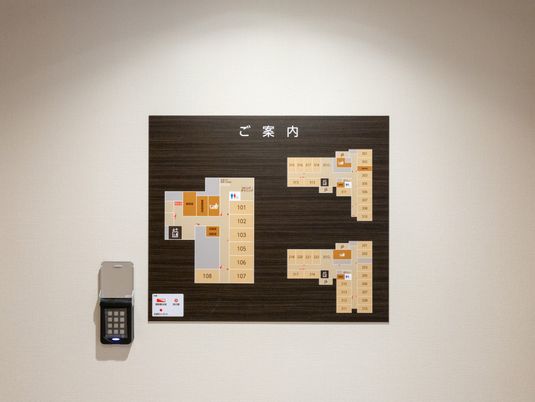 案内表示と設備
