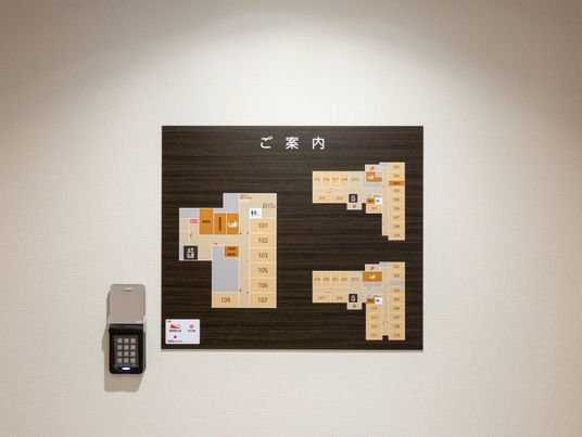案内表示と設備