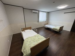落ち着いた色合いの居室