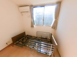 日差しが差し込む居室