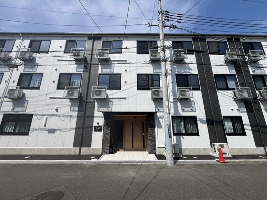 広い建物の外観