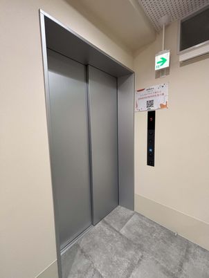 広々としたエレベーター
