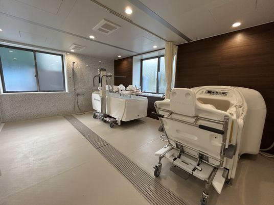 広々とした浴室