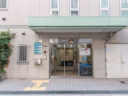 車椅子のあるエントランス