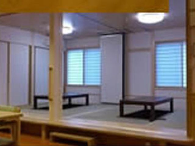 和室の居室 居室 ゆったりとした和室では、落ち着いた雰囲気でリラックスできます。自然光が入り、明るい空間です。