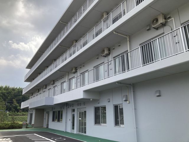 居心地の良い外観 外観 広々とした施設の外観です。落ち着いた雰囲気の中で働くことができます。