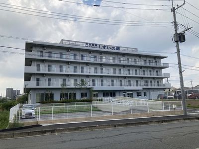 広々とした外観